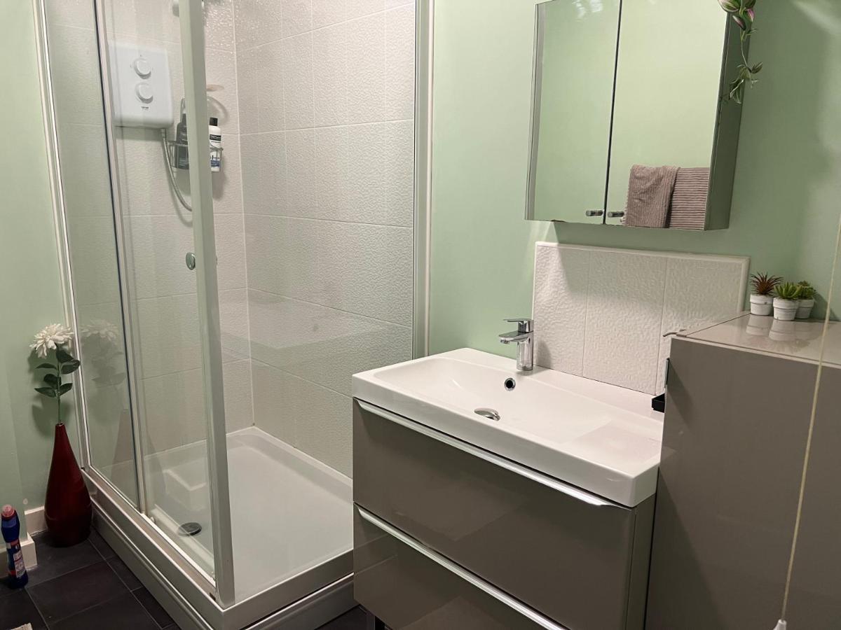 Sheffield City Centre , Free Wifi & Parking - Private Room - Shared House Εξωτερικό φωτογραφία